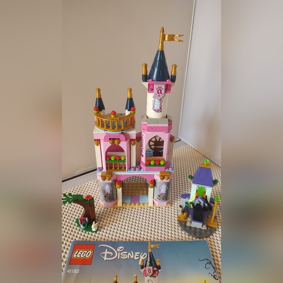 LEGO 41152 Disney Sleeping Beauty's Fairytale Castle - Picture 2 of 3